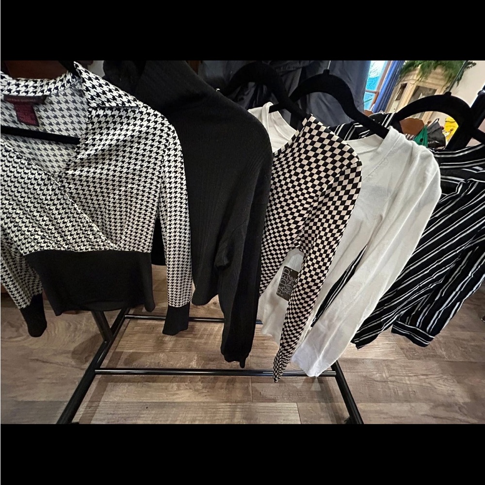 COPY - Chic Black and White long sleeve Tops